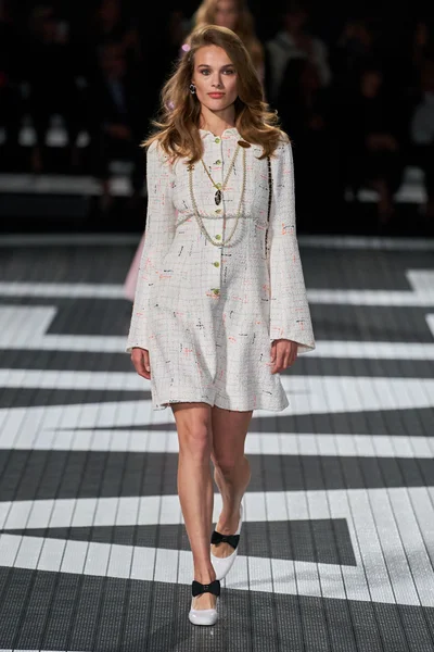Look 11